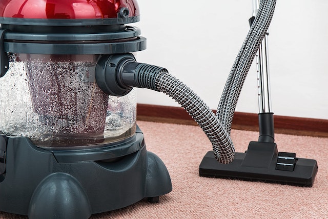 vacuum-cleaning-carpet