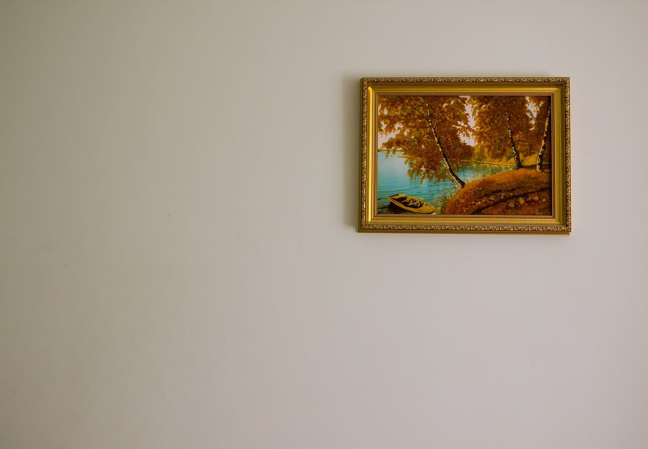 hang up pictures using command strip hooks