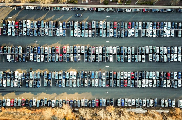 parking-spaces-busy-cars
